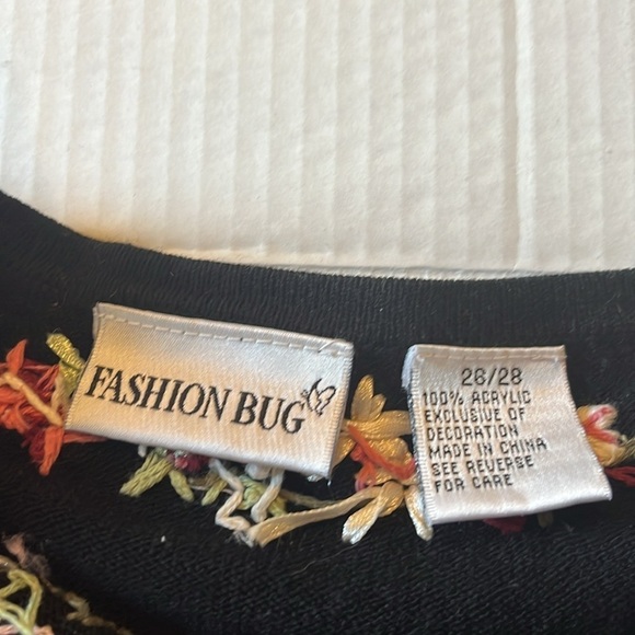 VTG-fashion bug-26/28-black-floral,button down, embroidered, cardigan sweater. - Picture 9 of 14